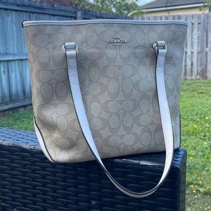 LIKE NEW Coach Zip Top Tote in Signature Handbag Purse Light Khaki Chalk